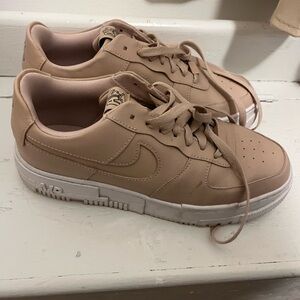 Nike Beige Sneakers